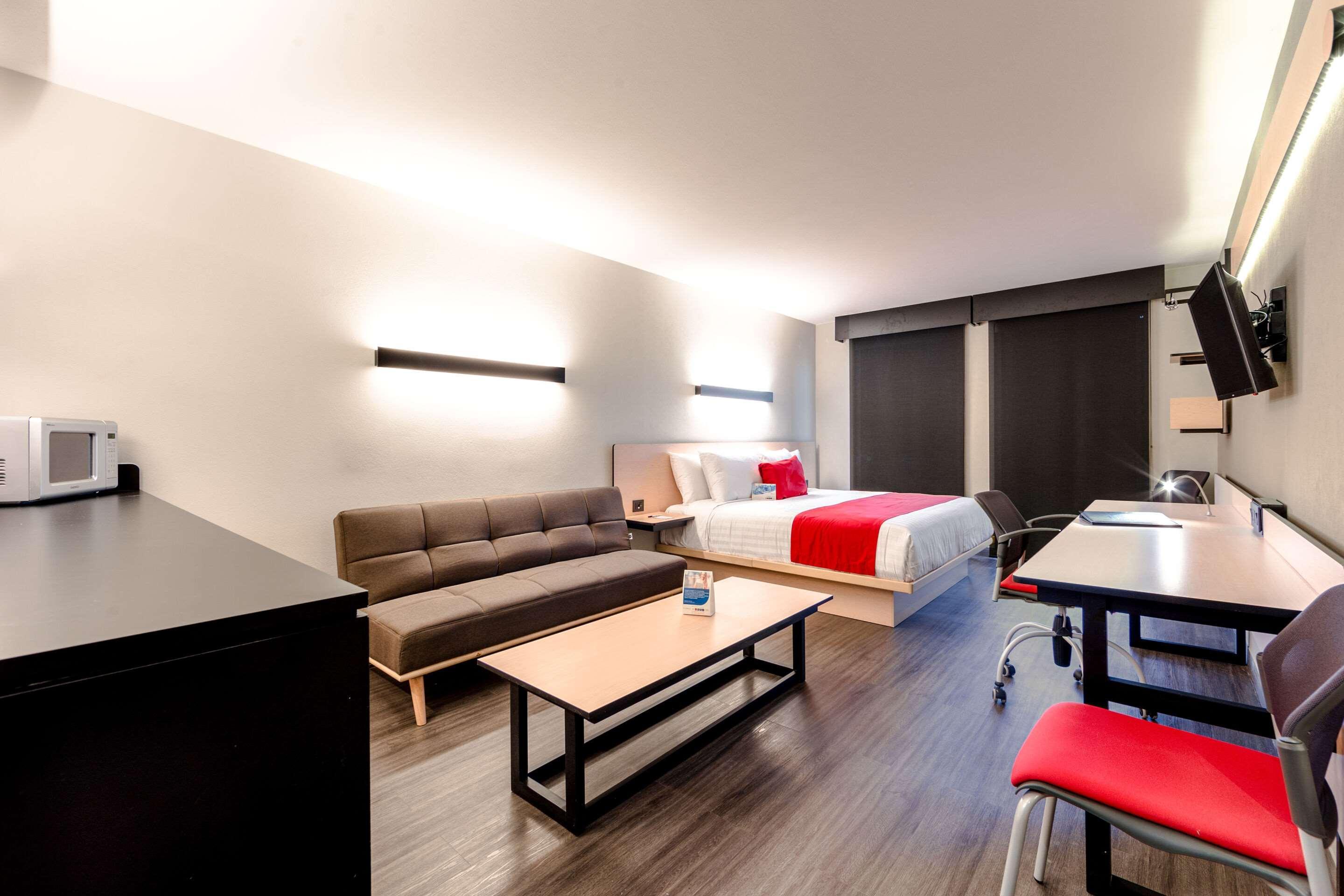 Comfort Inn Delicias Buitenkant foto